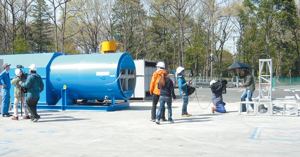 何でも吹き飛ばす最強送風機『ほこ×たて』撮影風景